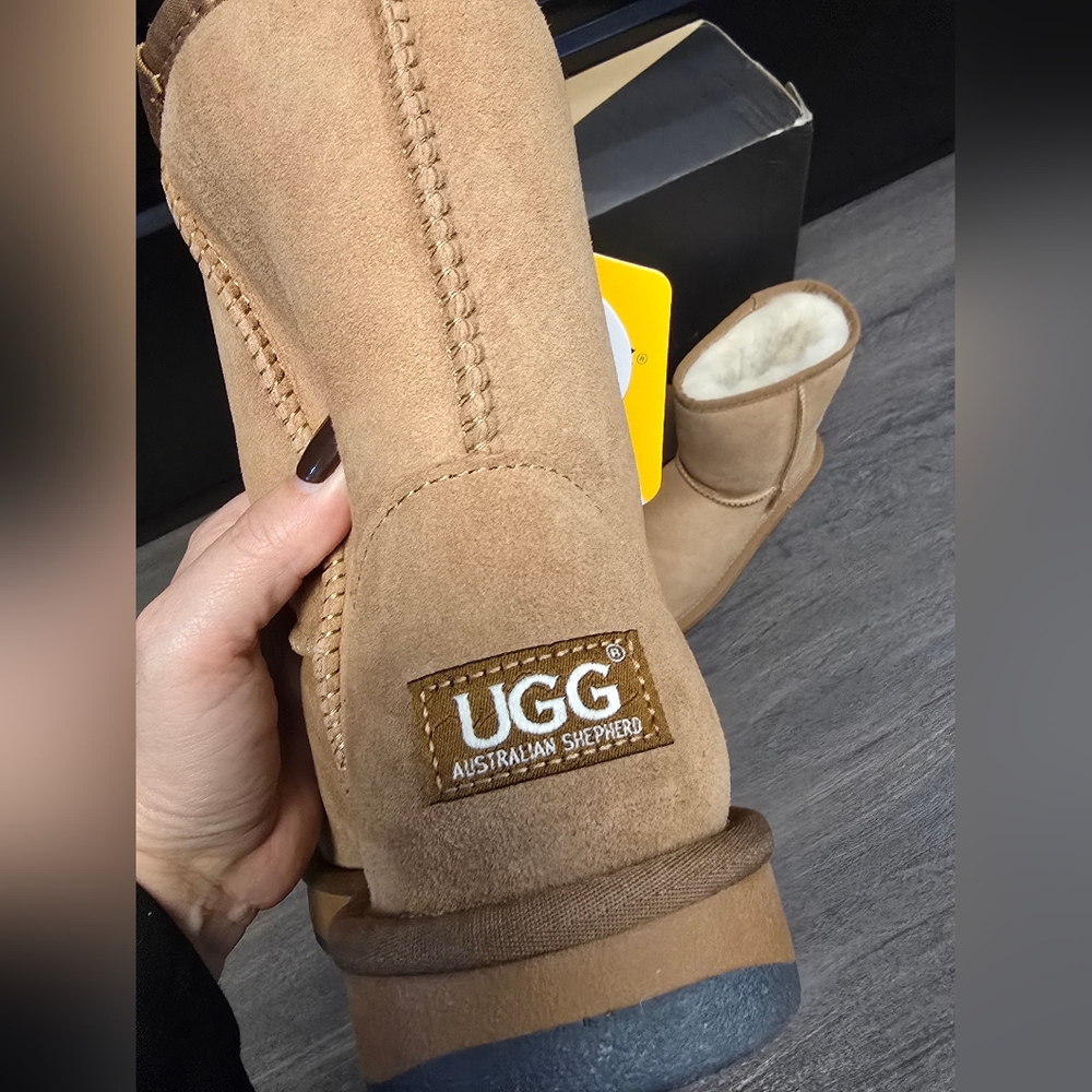 UGG Short Classic Boot Womens Size 5 BNIB Chestnut - Picture 2 of 8